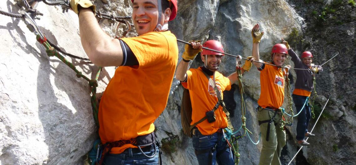 Une équipe au départ de la via ferrata de Thônes