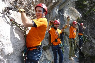 Une équipe au départ de la via ferrata de Thônes