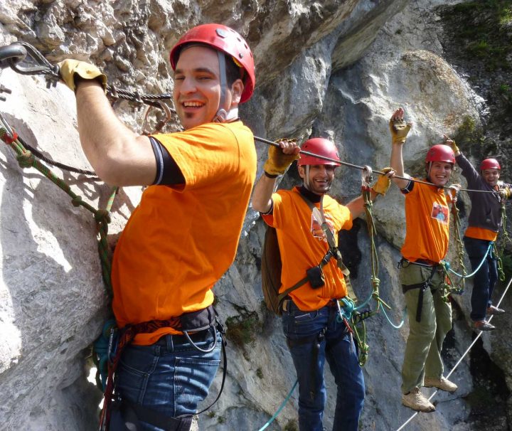 Une équipe au départ de la via ferrata de Thônes